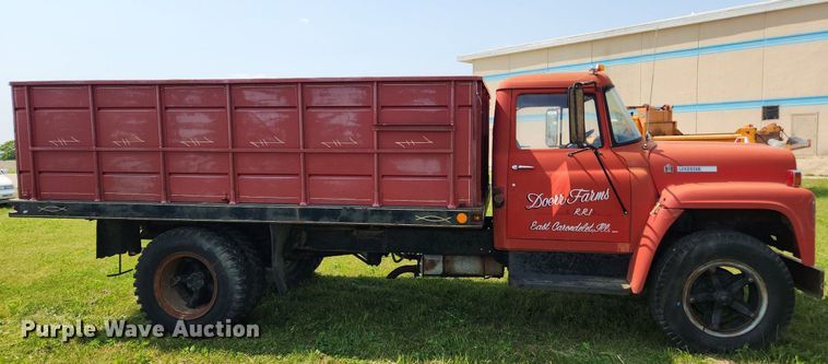 image for item LX9643 1972 International Loadstar 1600  grain truck
