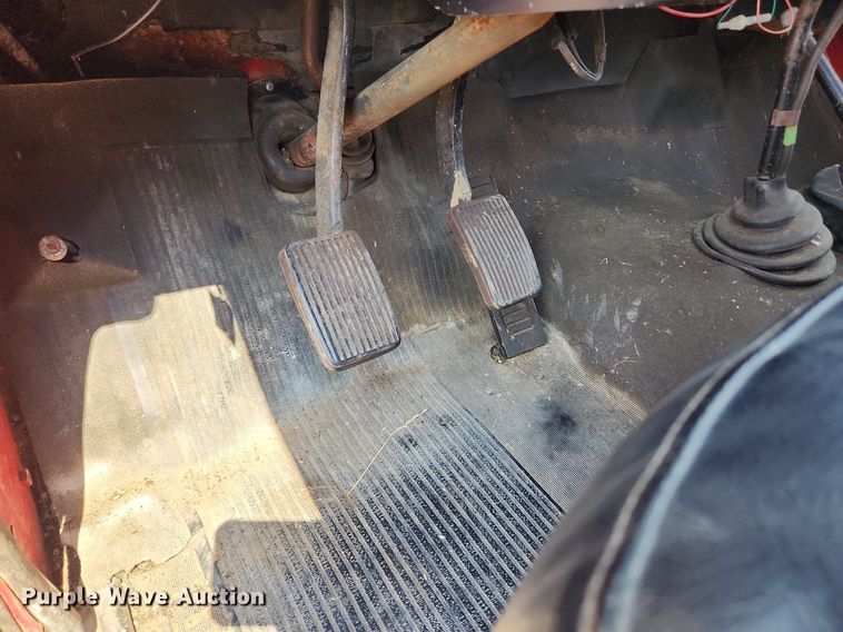 image for item LX9643 1972 International Loadstar 1600  grain truck