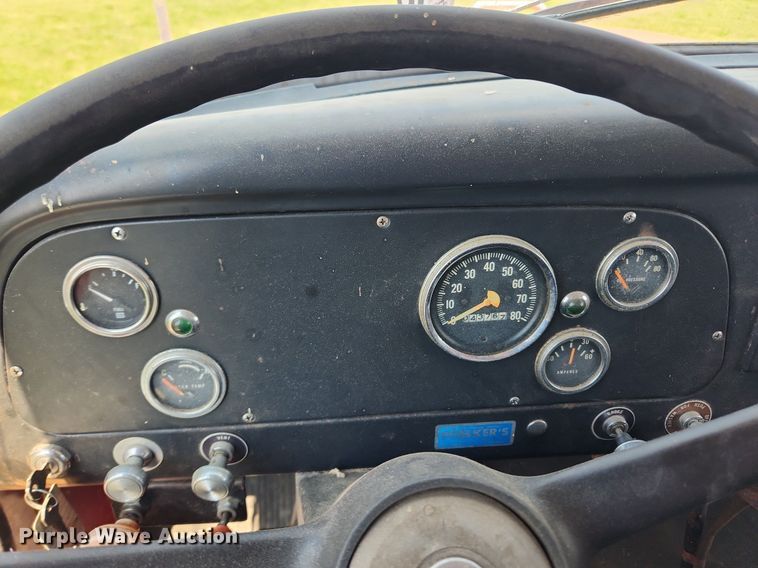 image for item LX9643 1972 International Loadstar 1600  grain truck