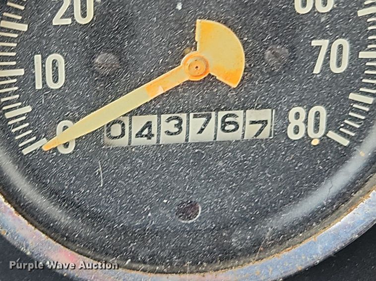 image for item LX9643 1972 International Loadstar 1600  grain truck