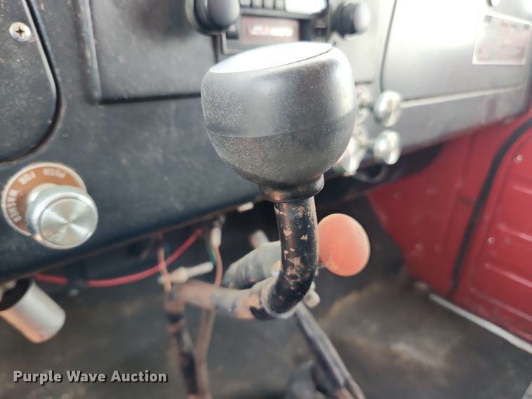 image for item LX9643 1972 International Loadstar 1600  grain truck