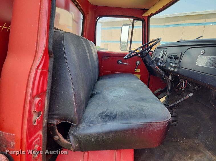 image for item LX9643 1972 International Loadstar 1600  grain truck