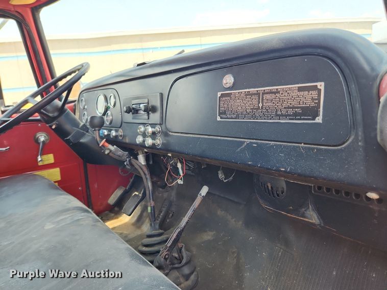 image for item LX9643 1972 International Loadstar 1600  grain truck