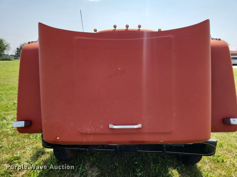 image for item LX9643 1972 International Loadstar 1600  grain truck