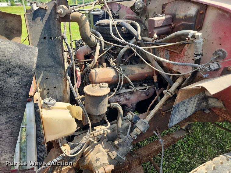 image for item LX9643 1972 International Loadstar 1600  grain truck