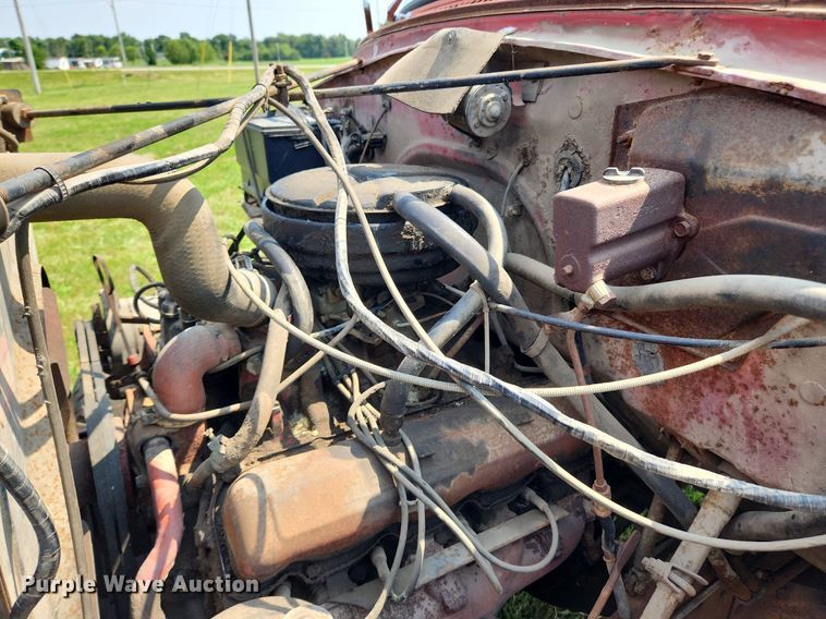 image for item LX9643 1972 International Loadstar 1600  grain truck