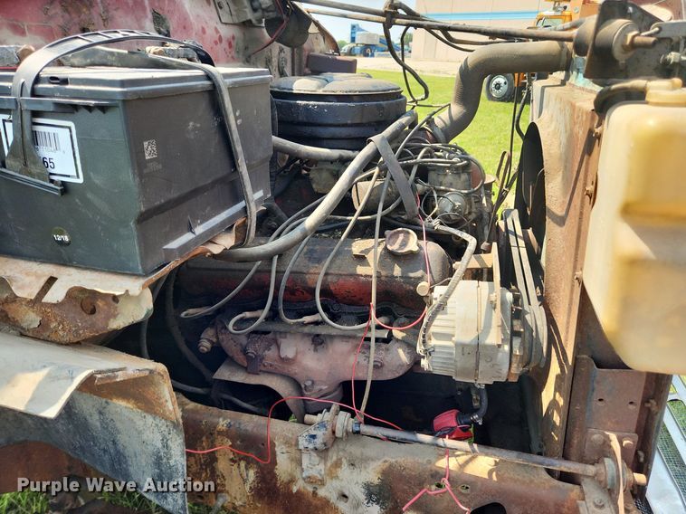 image for item LX9643 1972 International Loadstar 1600  grain truck