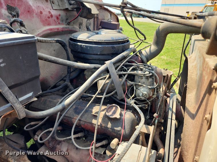 image for item LX9643 1972 International Loadstar 1600  grain truck