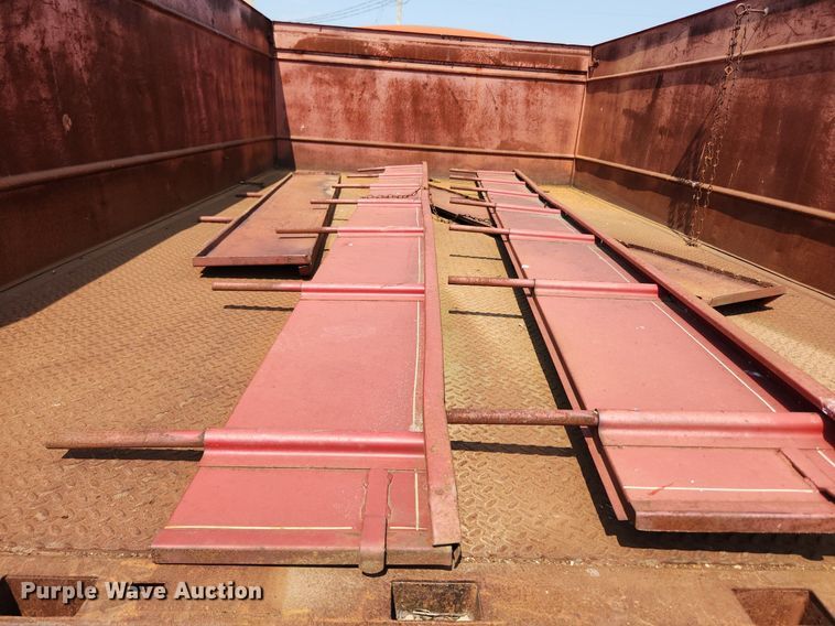 image for item LX9643 1972 International Loadstar 1600  grain truck