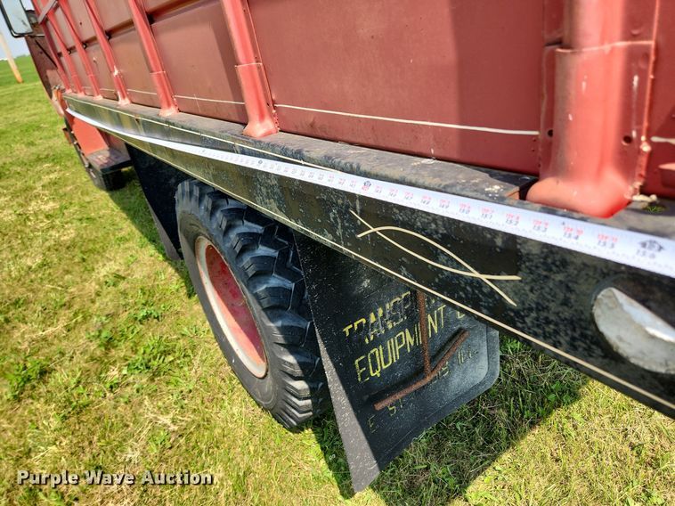 image for item LX9643 1972 International Loadstar 1600  grain truck