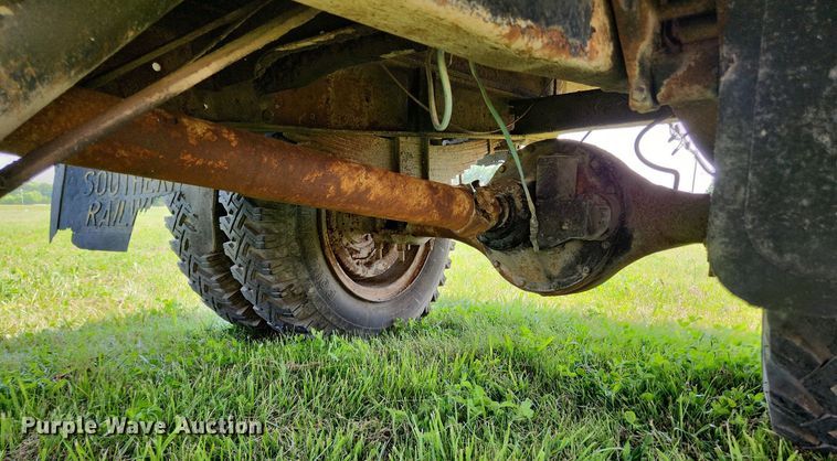 image for item LX9643 1972 International Loadstar 1600  grain truck