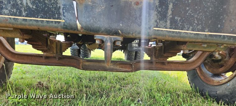 image for item LX9643 1972 International Loadstar 1600  grain truck