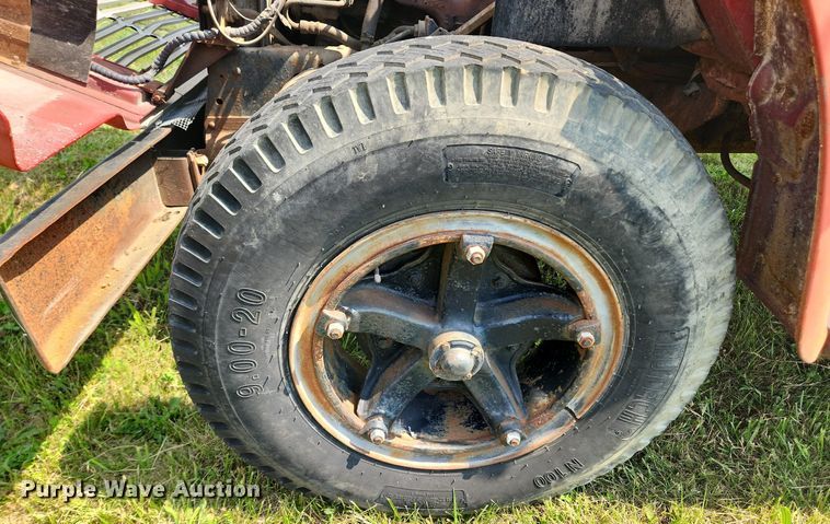 image for item LX9643 1972 International Loadstar 1600  grain truck