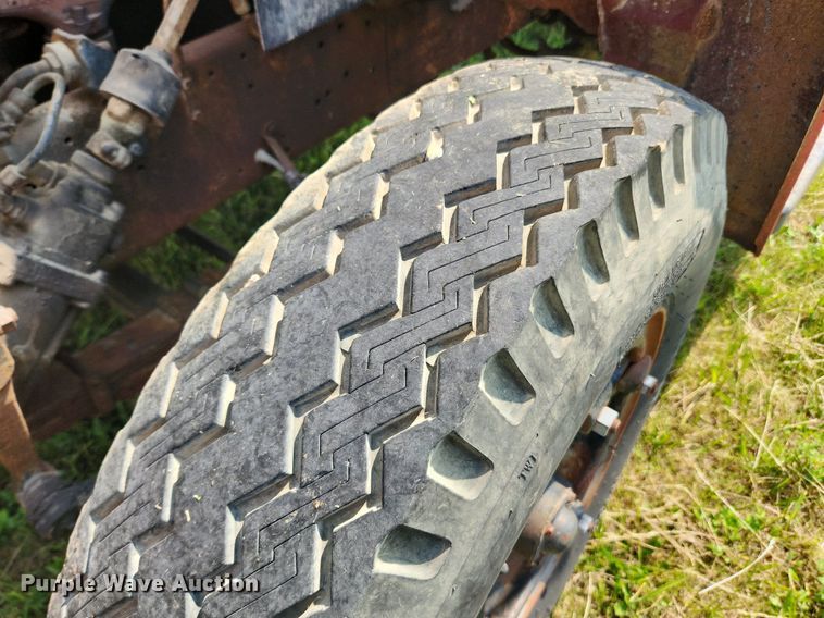 image for item LX9643 1972 International Loadstar 1600  grain truck