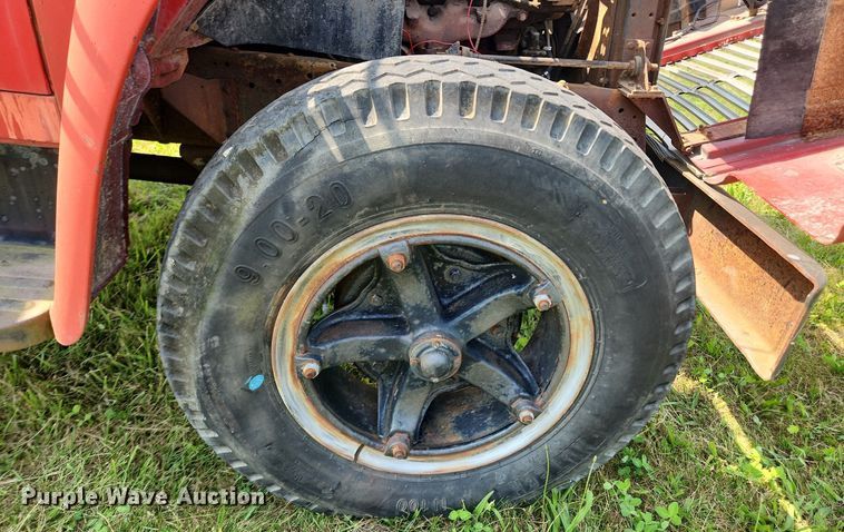 image for item LX9643 1972 International Loadstar 1600  grain truck