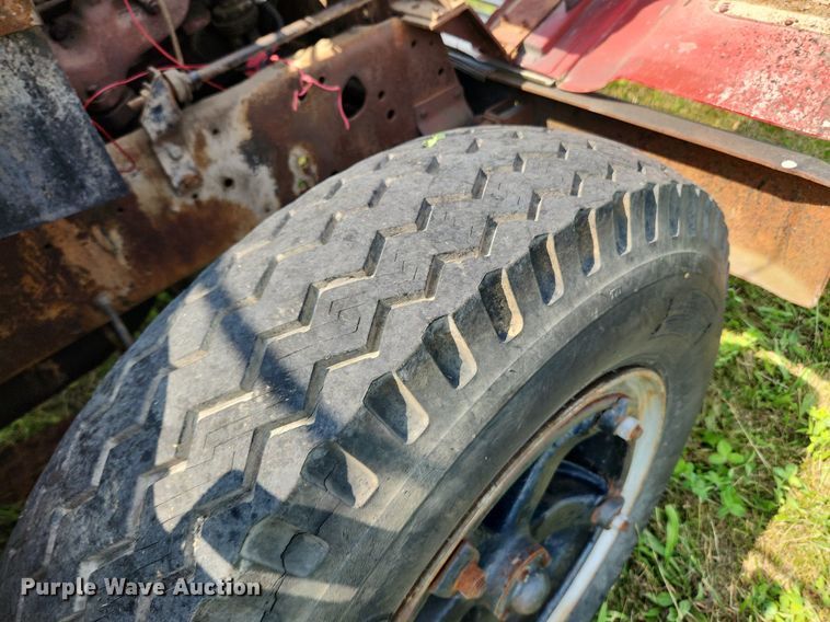 image for item LX9643 1972 International Loadstar 1600  grain truck