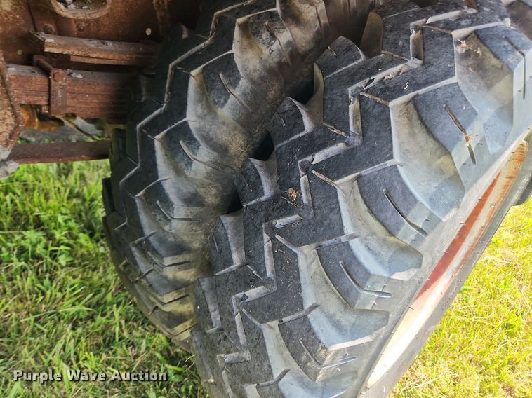 image for item LX9643 1972 International Loadstar 1600  grain truck