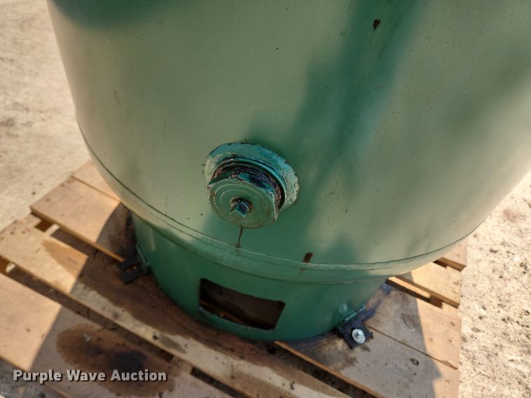 image for item LX9647 Champion VR10-12  air compressor