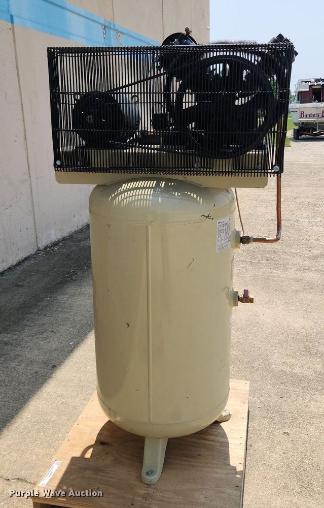 image for item LX9651 Ingersoll Rand Grainger-2475N7.5S  air compressor
