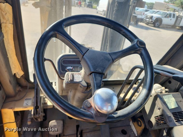 image for item LX9695 Caterpillar DP50K  forklift