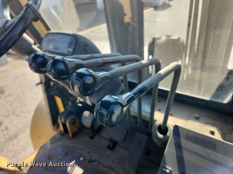 image for item LX9695 Caterpillar DP50K  forklift