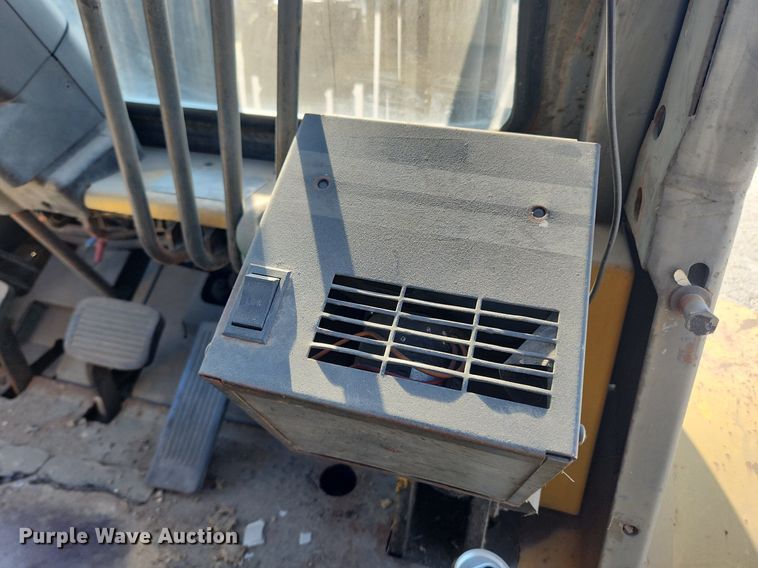 image for item LX9695 Caterpillar DP50K  forklift