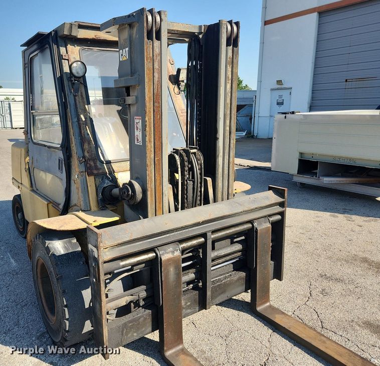 image for item LX9695 Caterpillar DP50K  forklift
