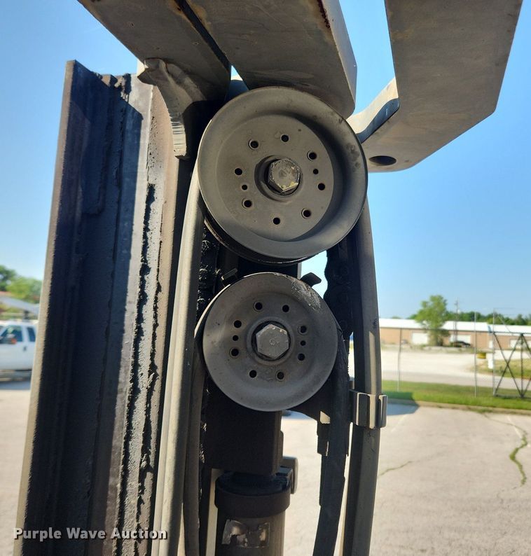 image for item LX9695 Caterpillar DP50K  forklift