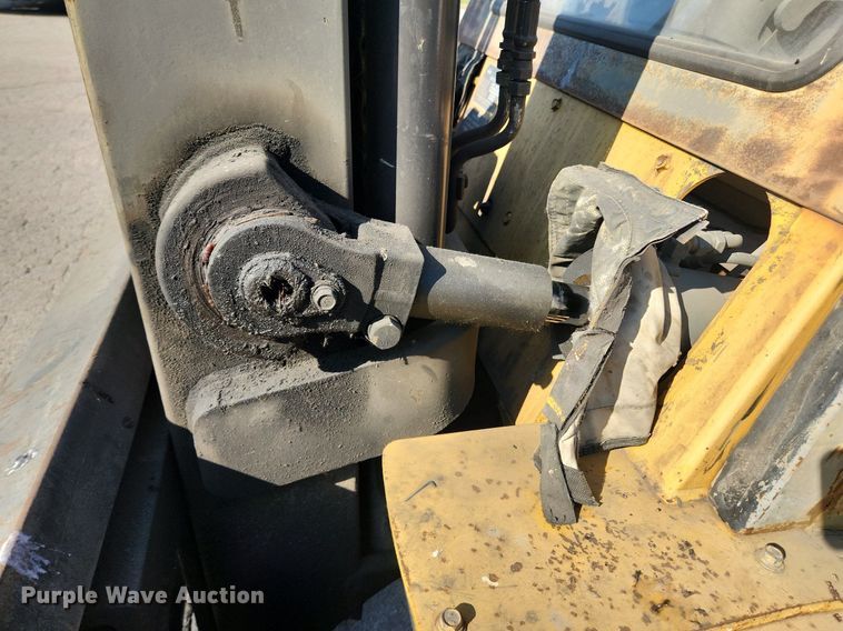 image for item LX9695 Caterpillar DP50K  forklift