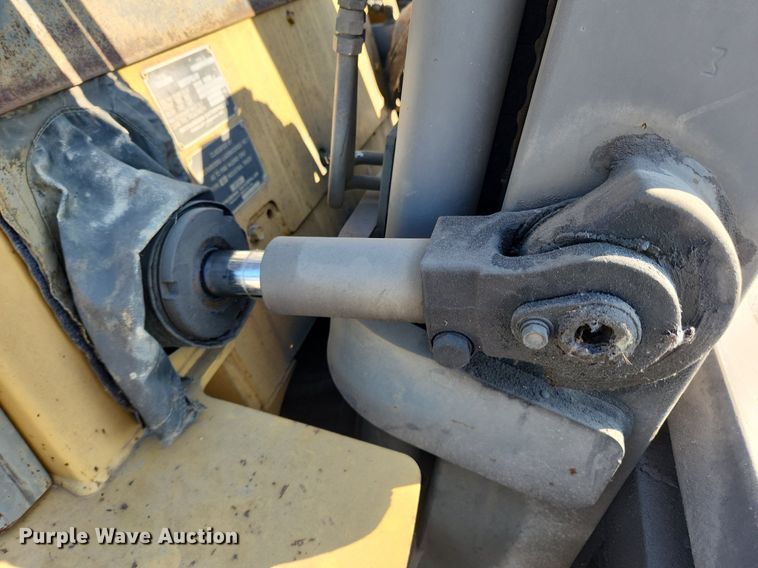 image for item LX9695 Caterpillar DP50K  forklift