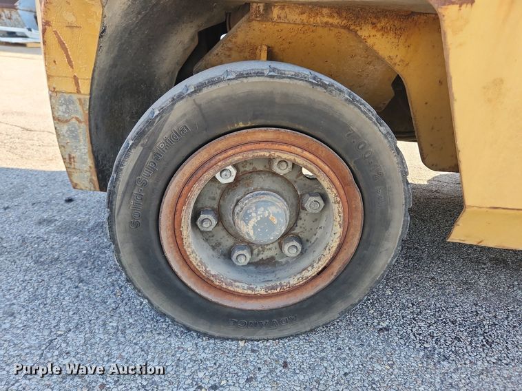 image for item LX9695 Caterpillar DP50K  forklift