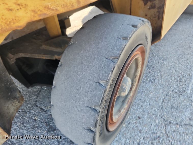 image for item LX9695 Caterpillar DP50K  forklift