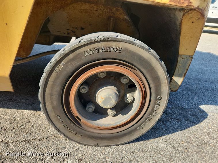 image for item LX9695 Caterpillar DP50K  forklift