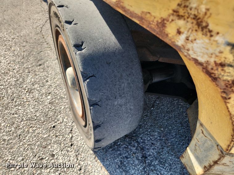 image for item LX9695 Caterpillar DP50K  forklift