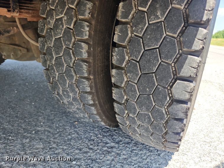 image for item LX9701 2011 Ford F450 Super Duty XL  utility / service truck