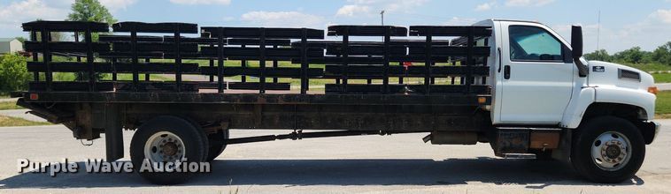 image for item LX9703 2004 Chevrolet C7500  flatbed truck