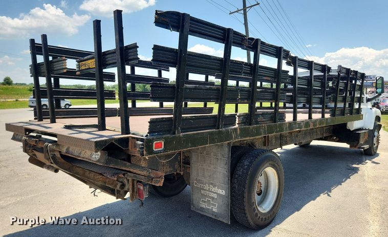 image for item LX9703 2004 Chevrolet C7500  flatbed truck
