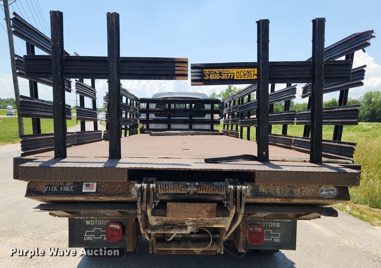 image for item LX9703 2004 Chevrolet C7500  flatbed truck