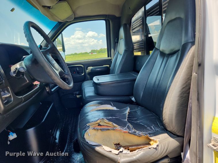 image for item LX9703 2004 Chevrolet C7500  flatbed truck