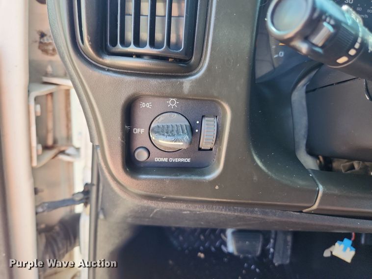 image for item LX9703 2004 Chevrolet C7500  flatbed truck