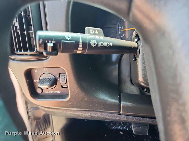 image for item LX9703 2004 Chevrolet C7500  flatbed truck