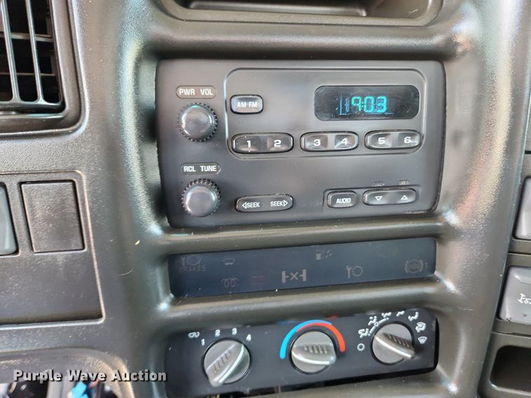 image for item LX9703 2004 Chevrolet C7500  flatbed truck