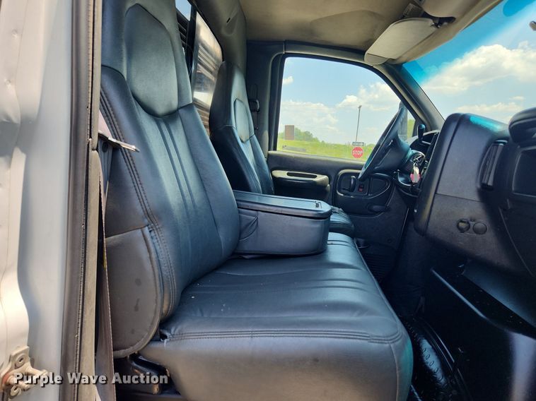 image for item LX9703 2004 Chevrolet C7500  flatbed truck