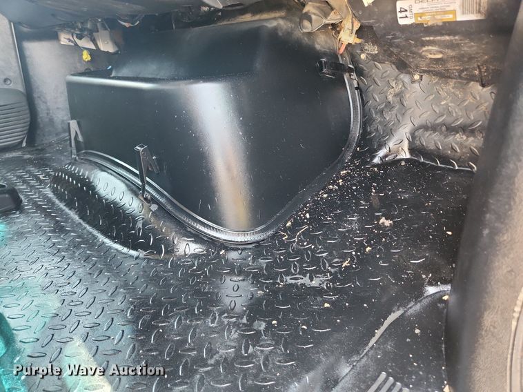 image for item LX9703 2004 Chevrolet C7500  flatbed truck