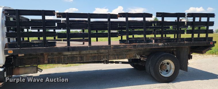 image for item LX9703 2004 Chevrolet C7500  flatbed truck