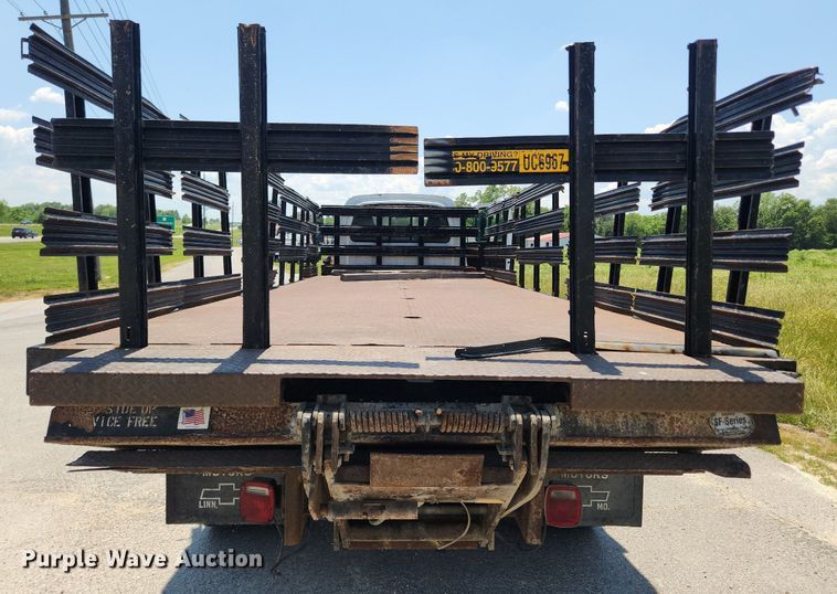 image for item LX9703 2004 Chevrolet C7500  flatbed truck