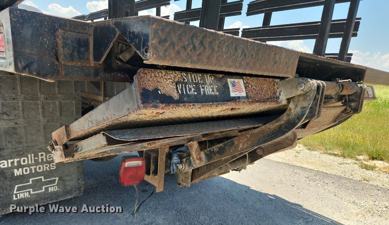 image for item LX9703 2004 Chevrolet C7500  flatbed truck