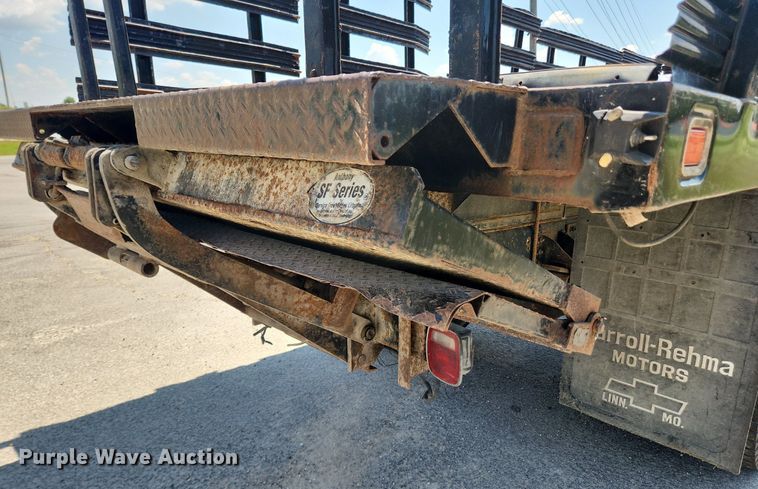 image for item LX9703 2004 Chevrolet C7500  flatbed truck
