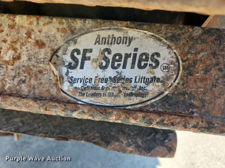 image for item LX9703 2004 Chevrolet C7500  flatbed truck