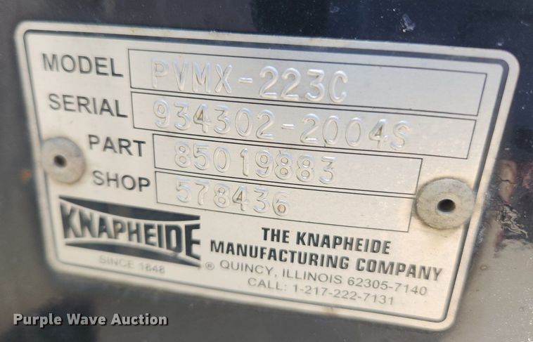 image for item LX9703 2004 Chevrolet C7500  flatbed truck